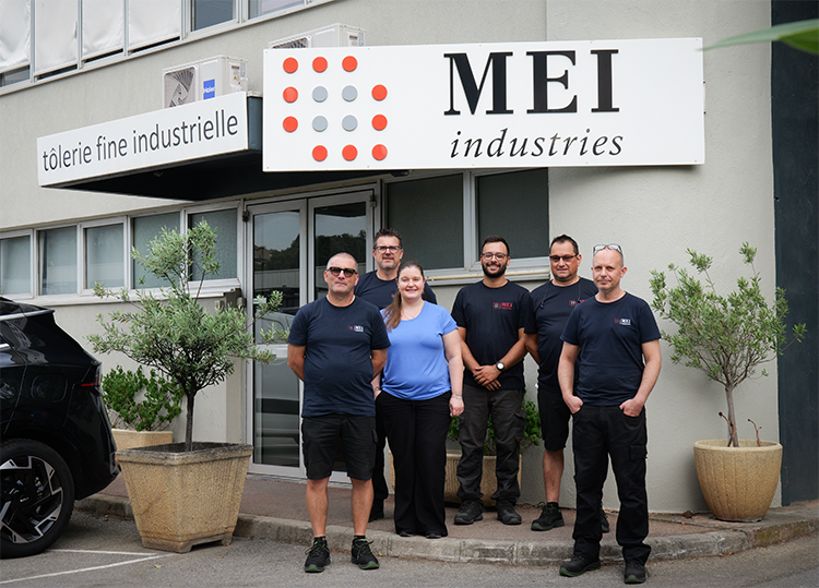 Mei-industries-tolerie-fine-industrielle Poste de travail dans l'atelier MEI